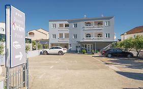 Meri Rooms